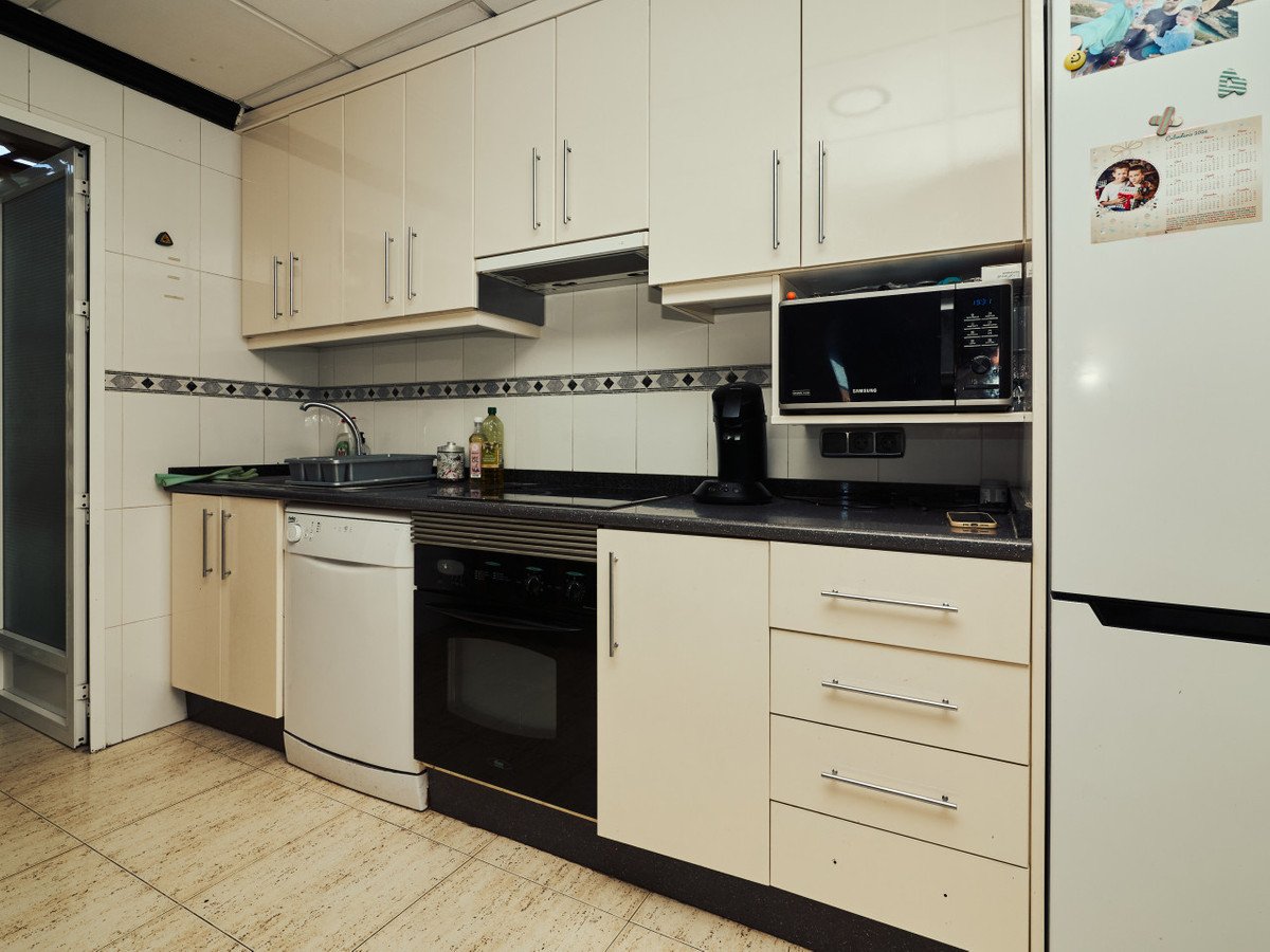 4 Bed Middle Floor Apartment in Dolores