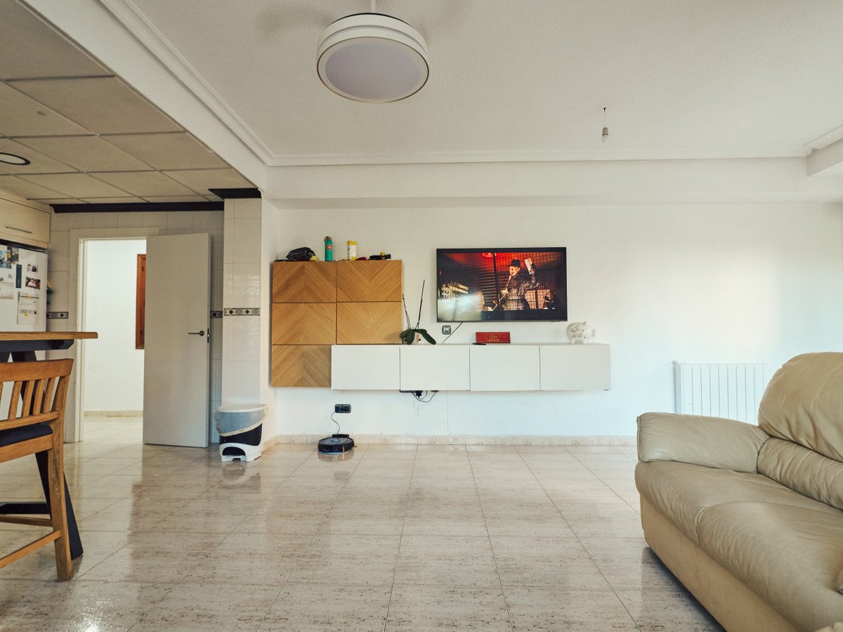4 Bed Middle Floor Apartment in Dolores