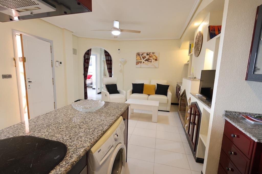 2 Bed Ground Floor Apartment in Los Altos