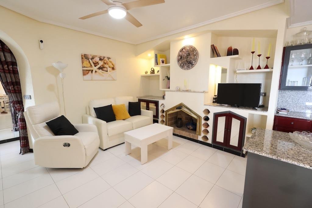 2 Bed Ground Floor Apartment in Los Altos