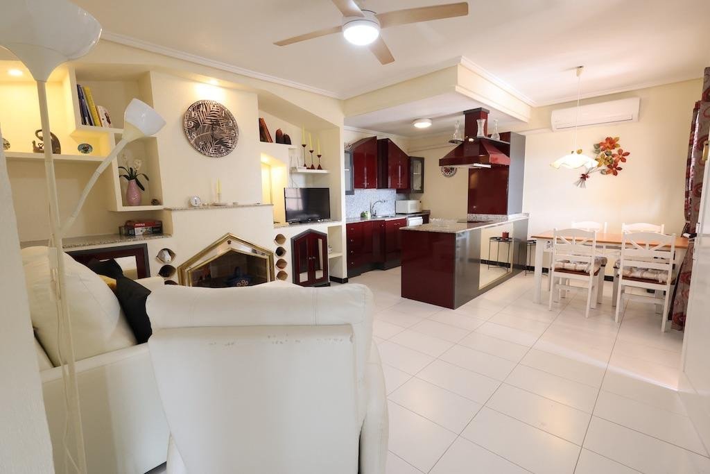 2 Bed Ground Floor Apartment in Los Altos