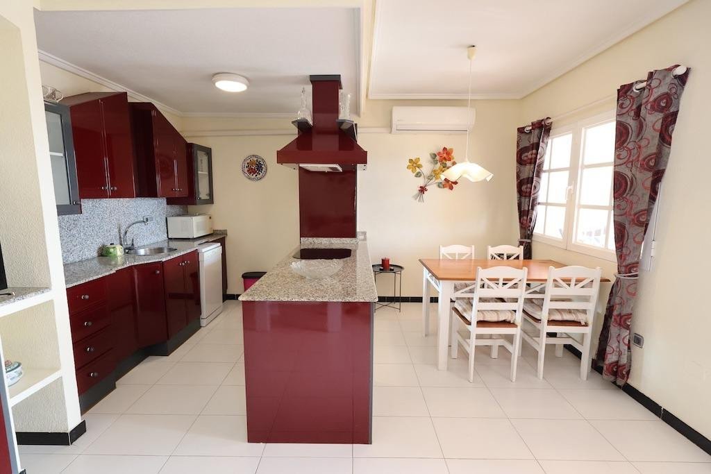 2 Bed Ground Floor Apartment in Los Altos