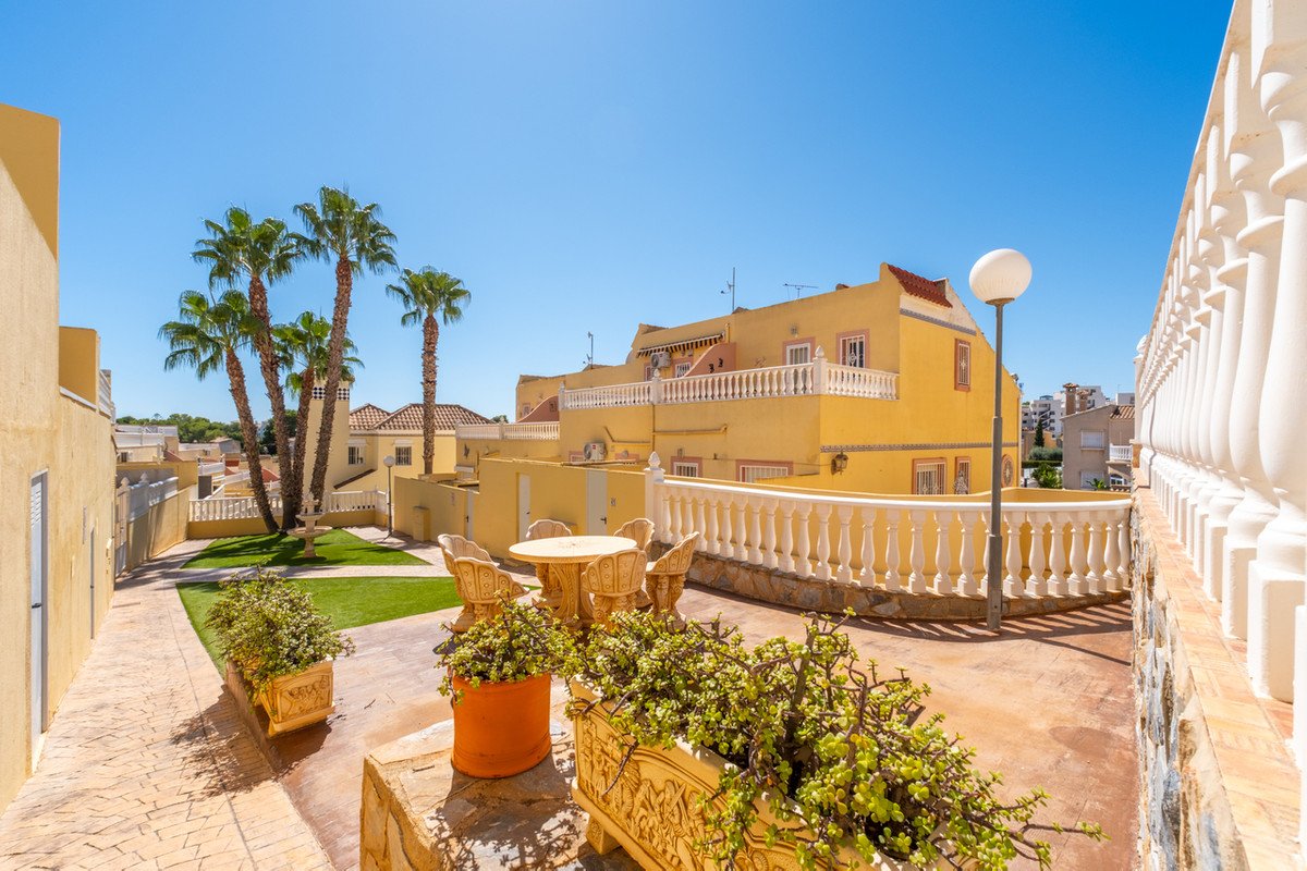 2 Bed Townhouse in Villamartin