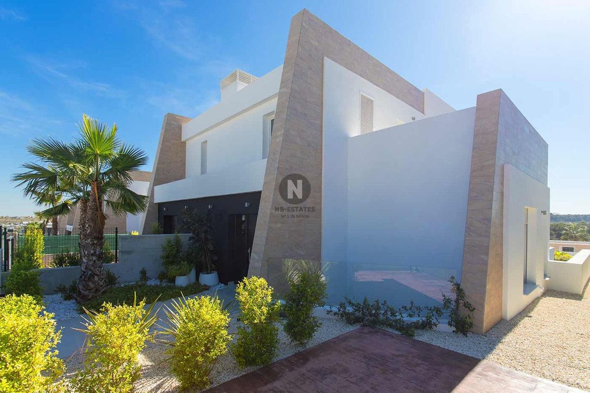 4 Bed Detached Villa in Algorfa