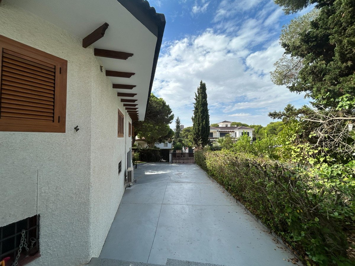 7 Bed Detached Villa in Campoamor