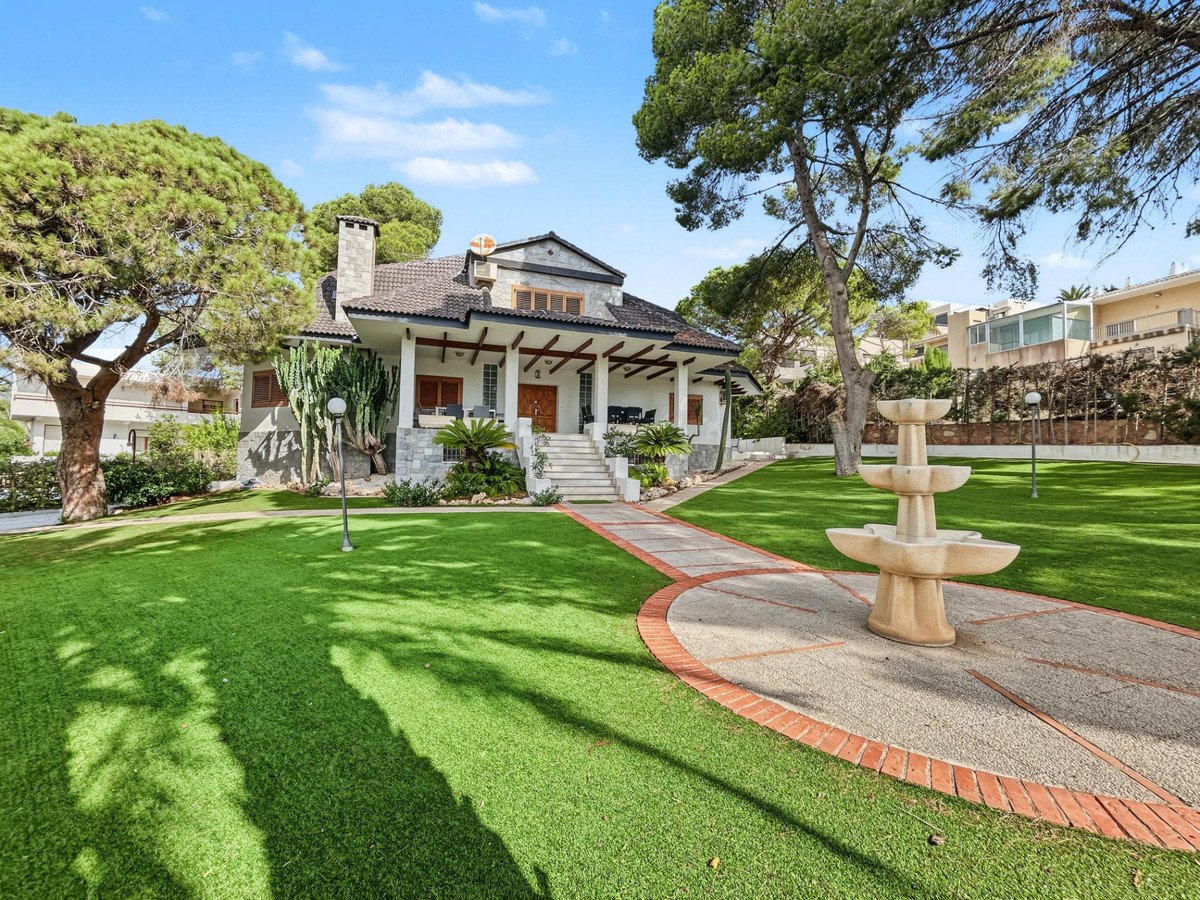 7 Bed Detached Villa in Campoamor