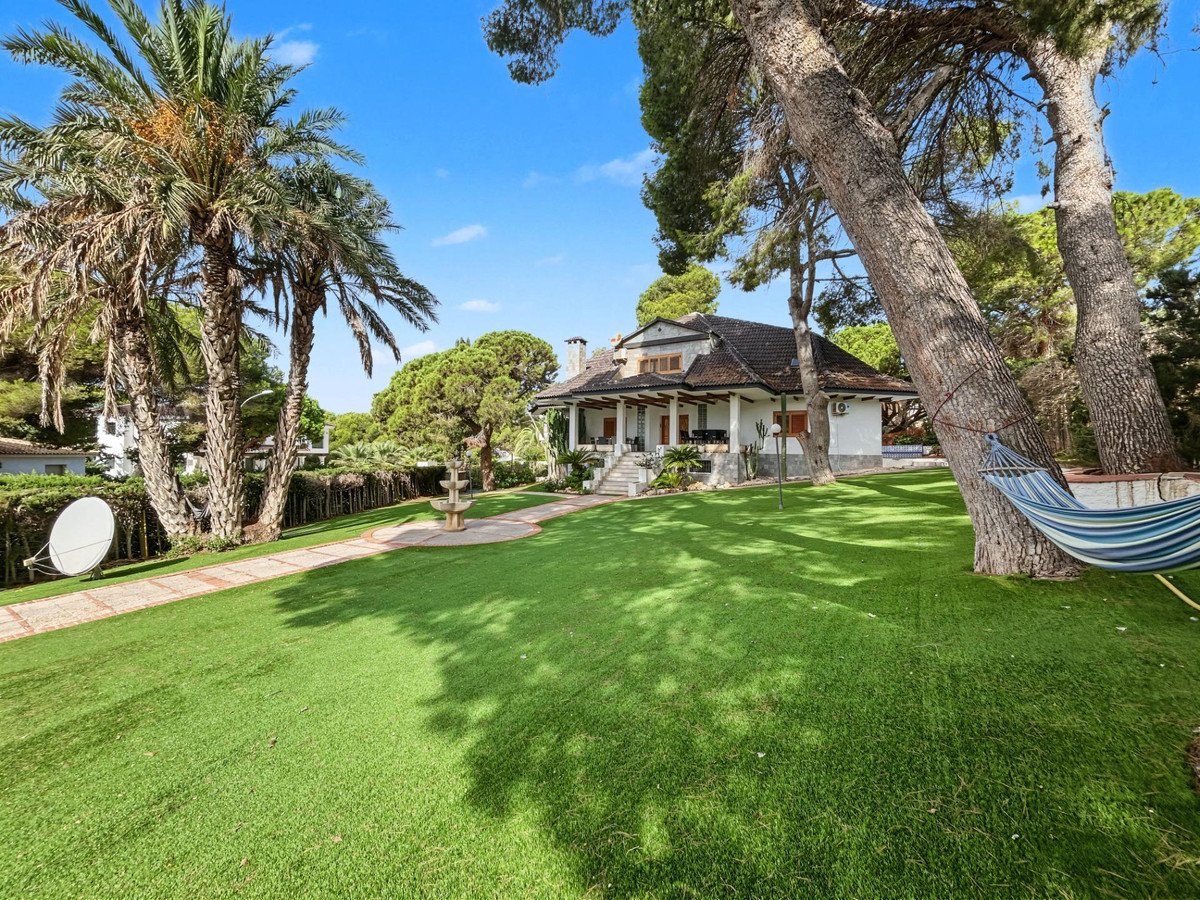 7 Bed Detached Villa in Campoamor