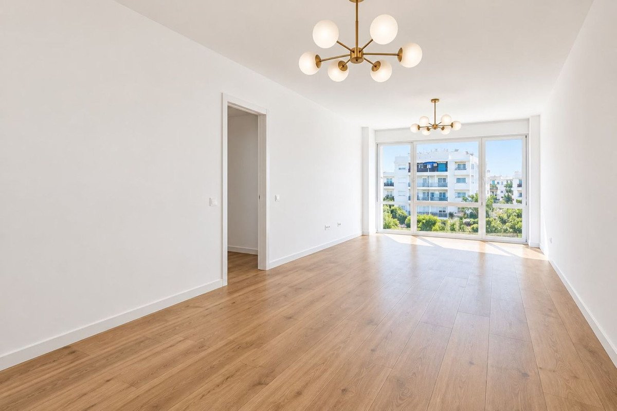 3 Bed Middle Floor Apartment in Estepona