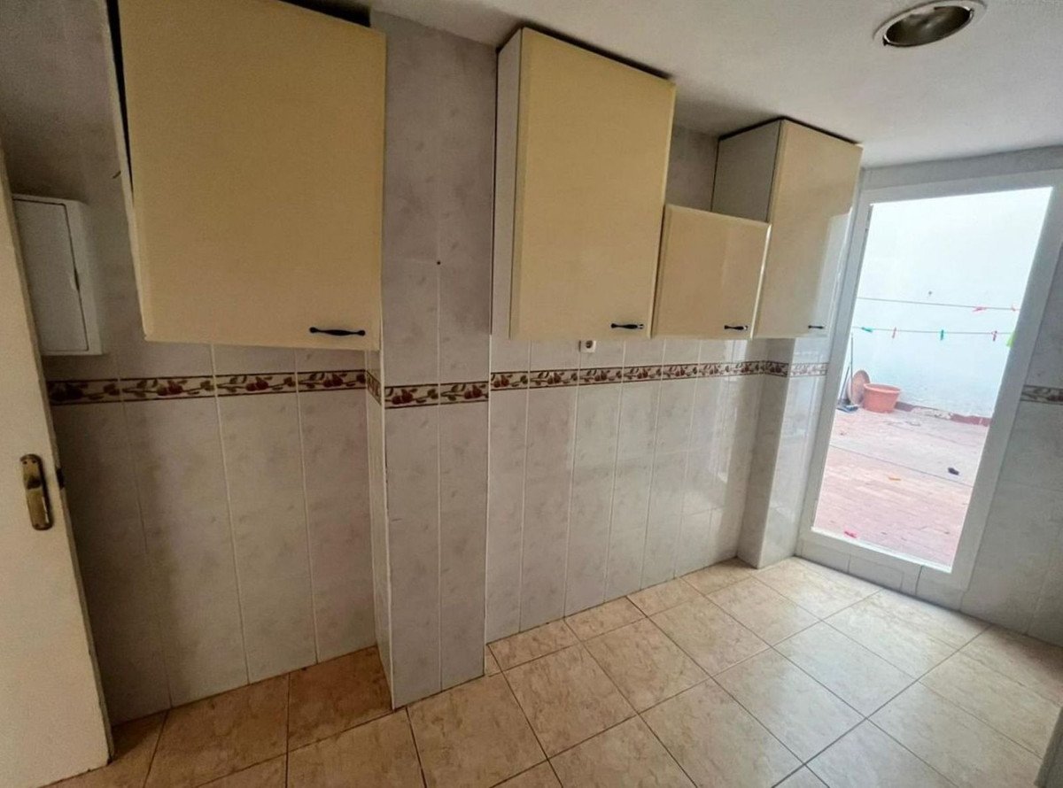 3 Bed Middle Floor Apartment in Estepona