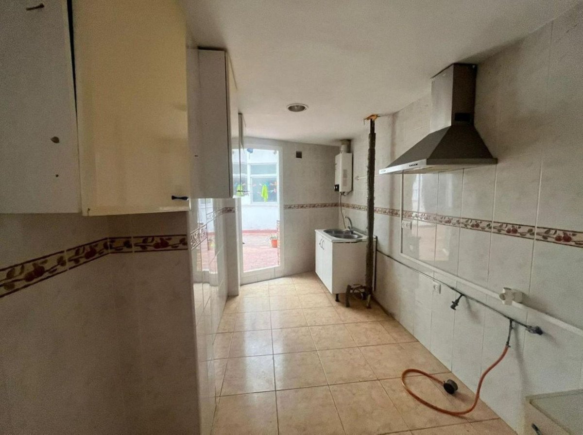 3 Bed Middle Floor Apartment in Estepona