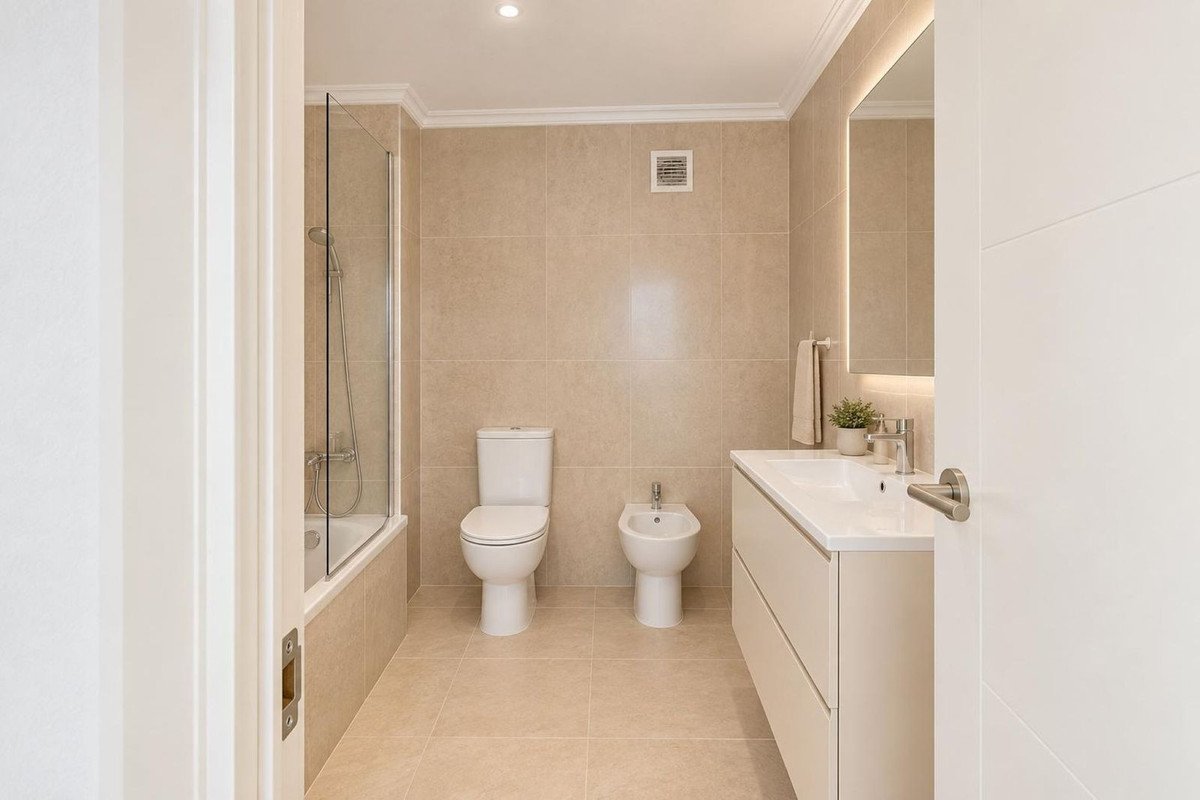 3 Bed Middle Floor Apartment in Estepona