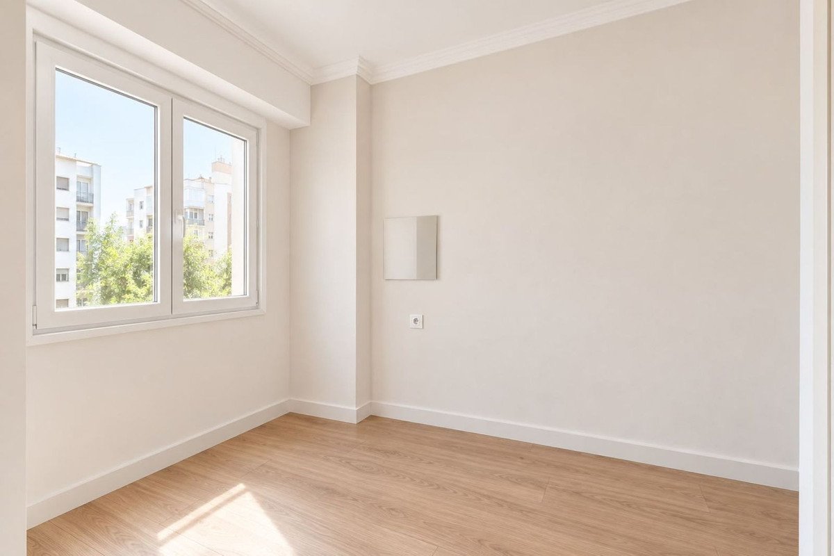3 Bed Middle Floor Apartment in Estepona