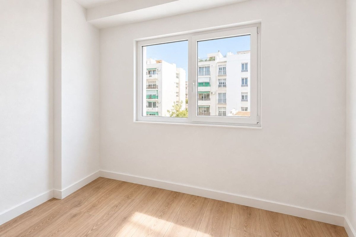 3 Bed Middle Floor Apartment in Estepona