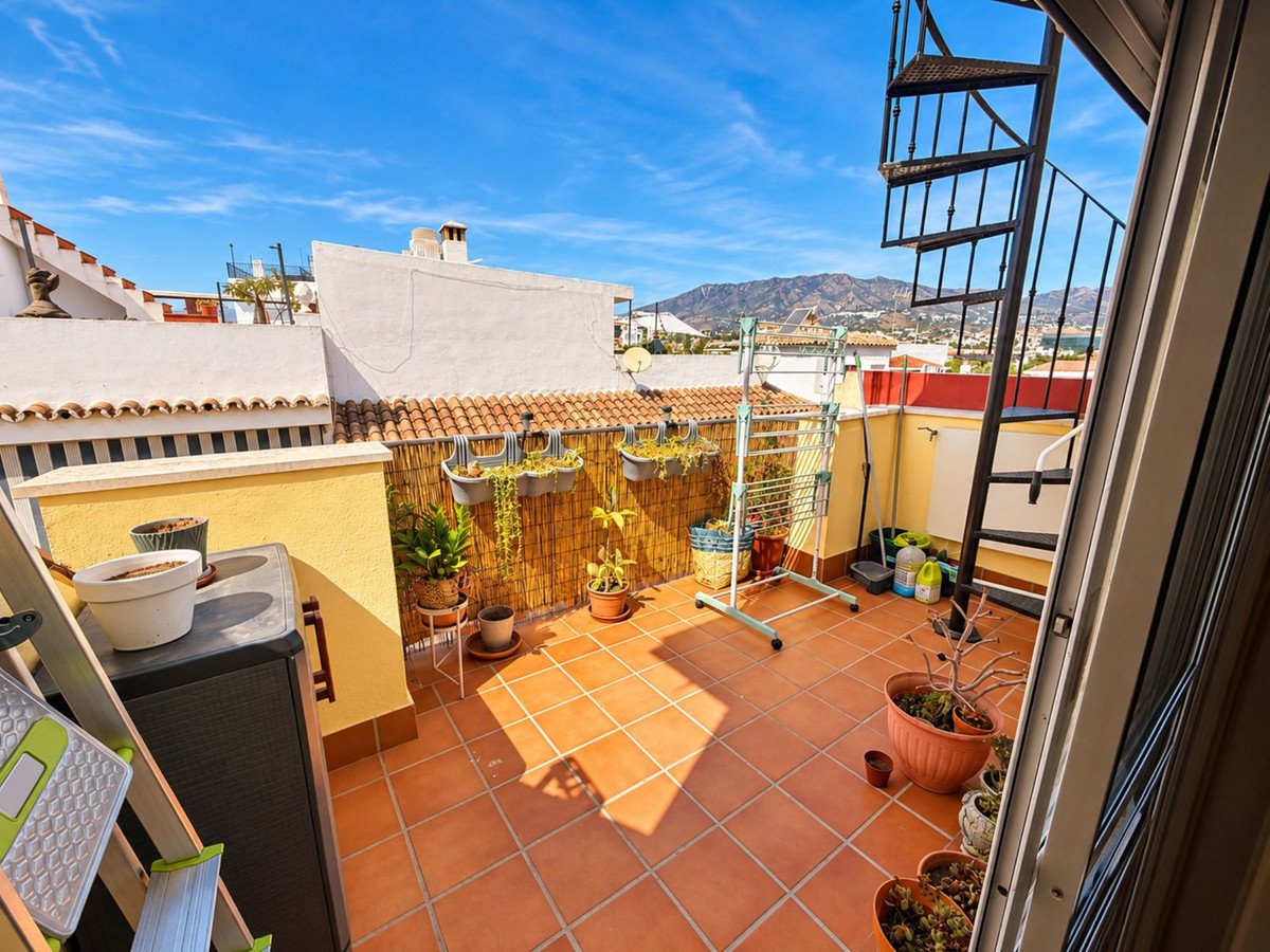2 Bed Top Floor Apartment in Las Lagunas