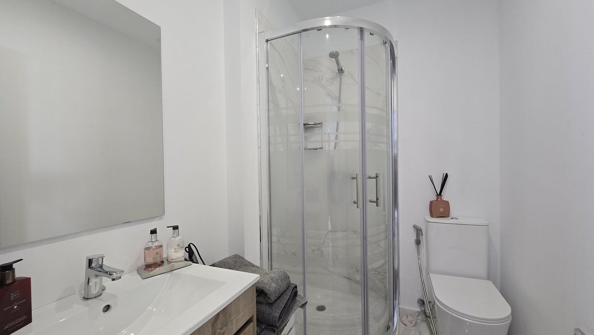 2 Bed Middle Floor Apartment in San Pedro de Alcántara