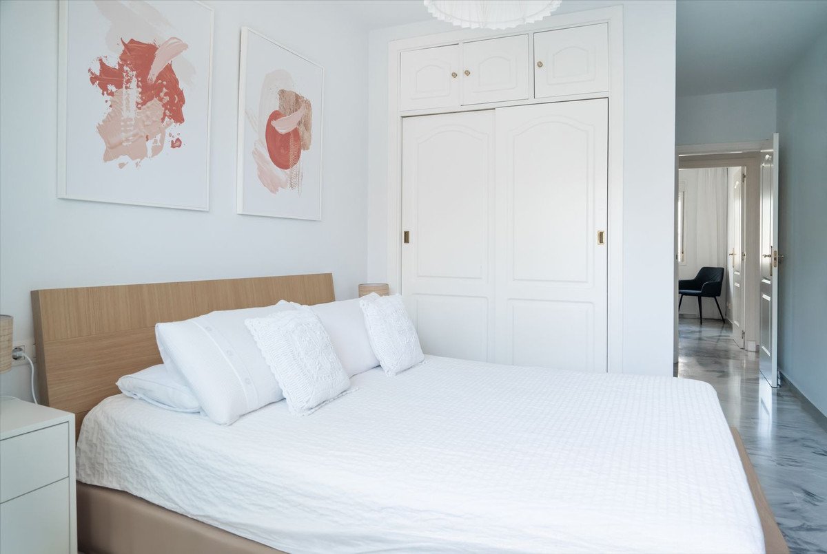 2 Bed Middle Floor Apartment in Estepona