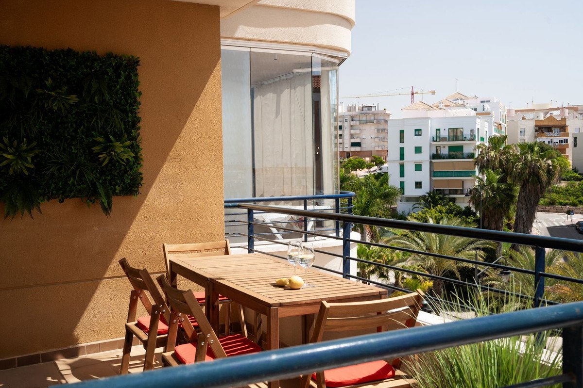 2 Bed Middle Floor Apartment in Estepona