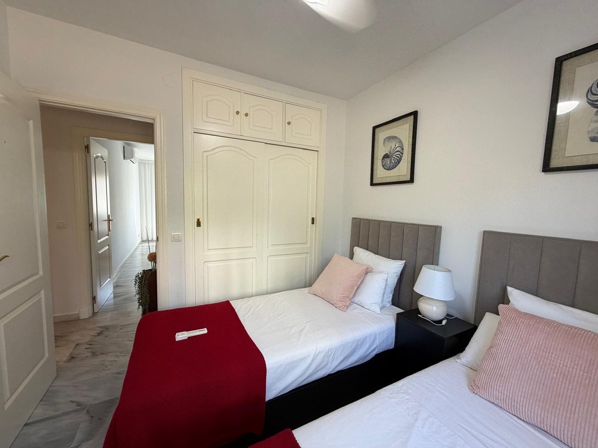 2 Bed Middle Floor Apartment in Estepona