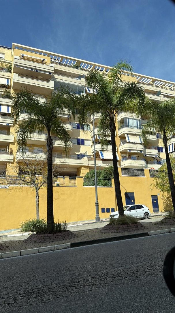 2 Bed Middle Floor Apartment in Estepona