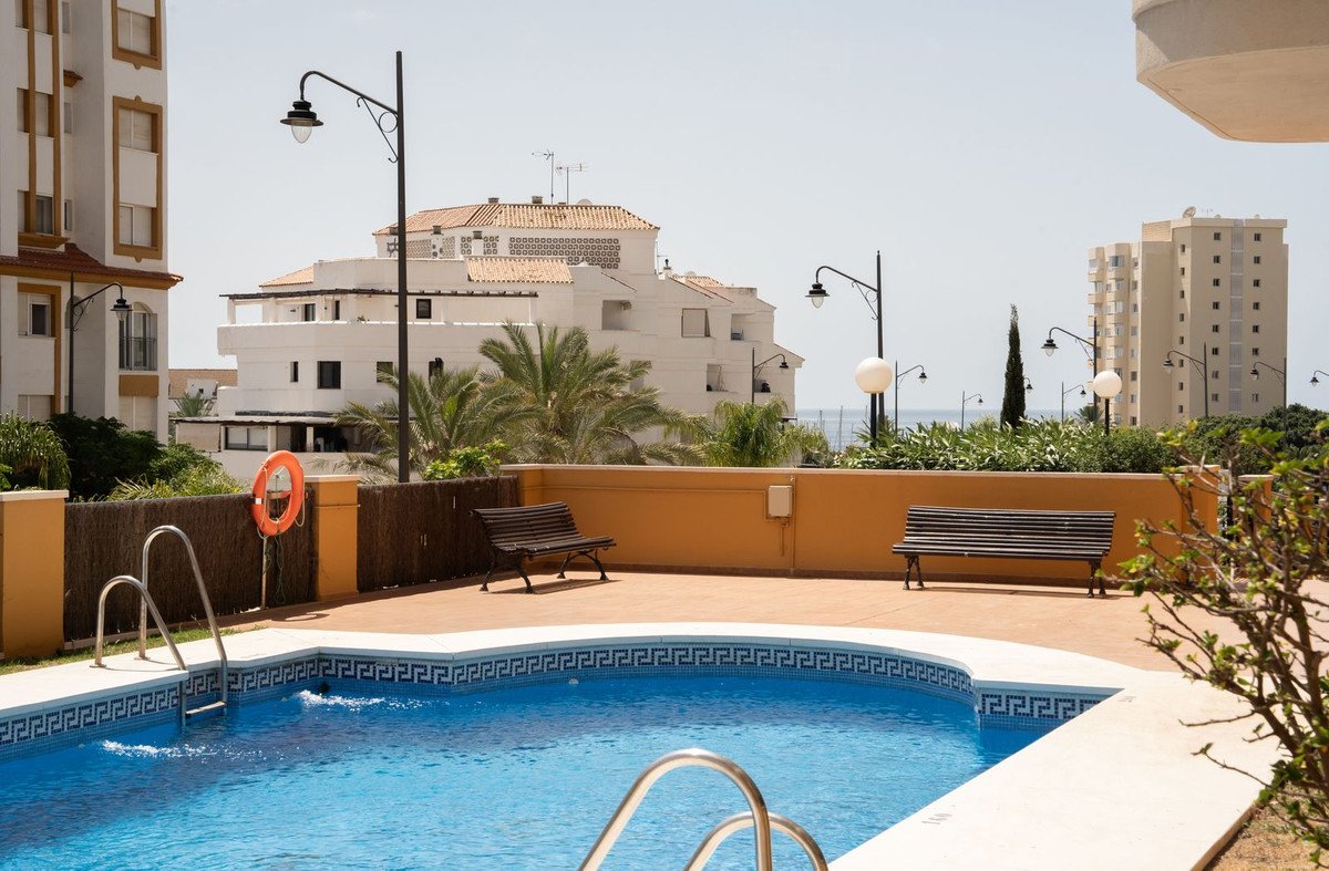 2 Bed Middle Floor Apartment in Estepona