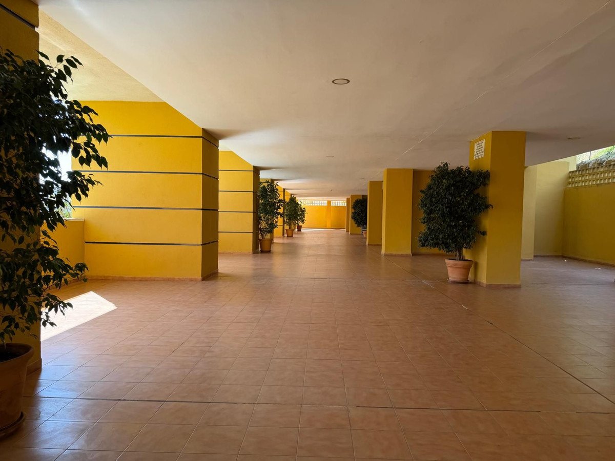 2 Bed Middle Floor Apartment in Estepona