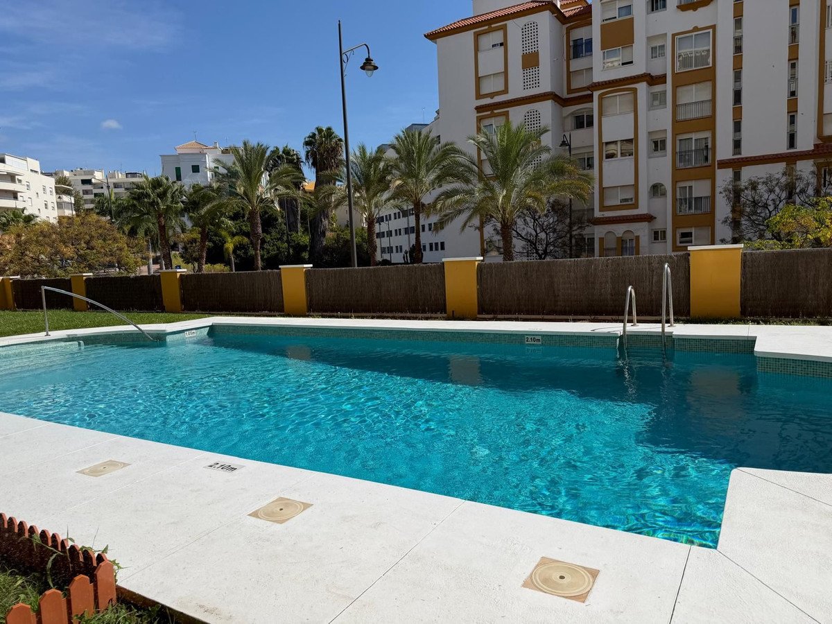 2 Bed Middle Floor Apartment in Estepona