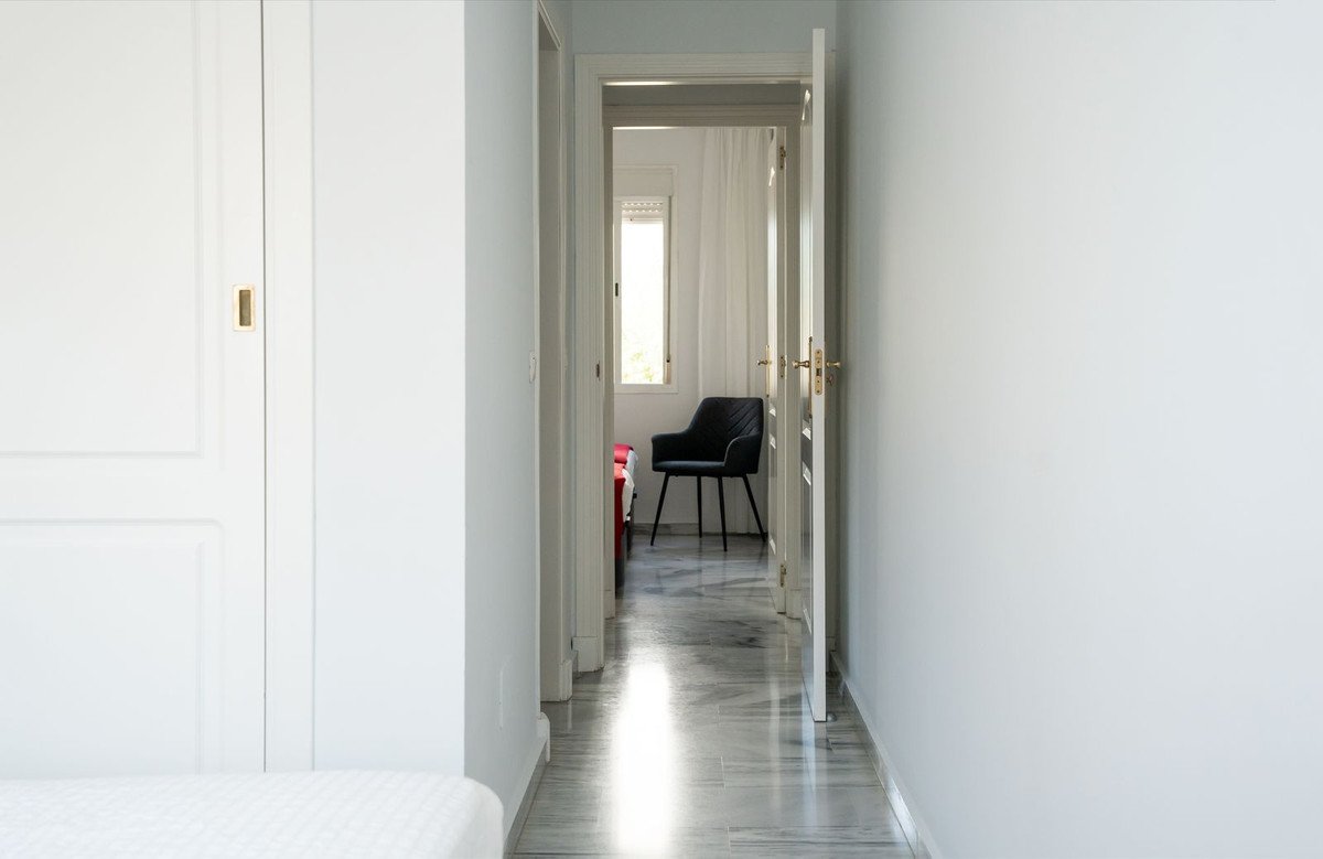 2 Bed Middle Floor Apartment in Estepona