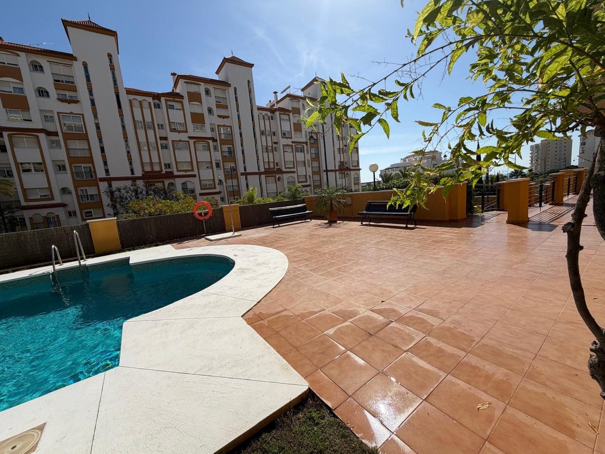 2 Bed Middle Floor Apartment in Estepona