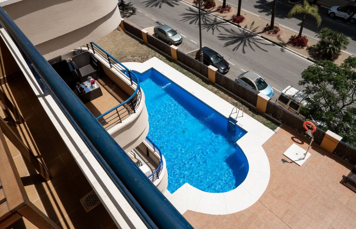 2 Bed Middle Floor Apartment in Estepona