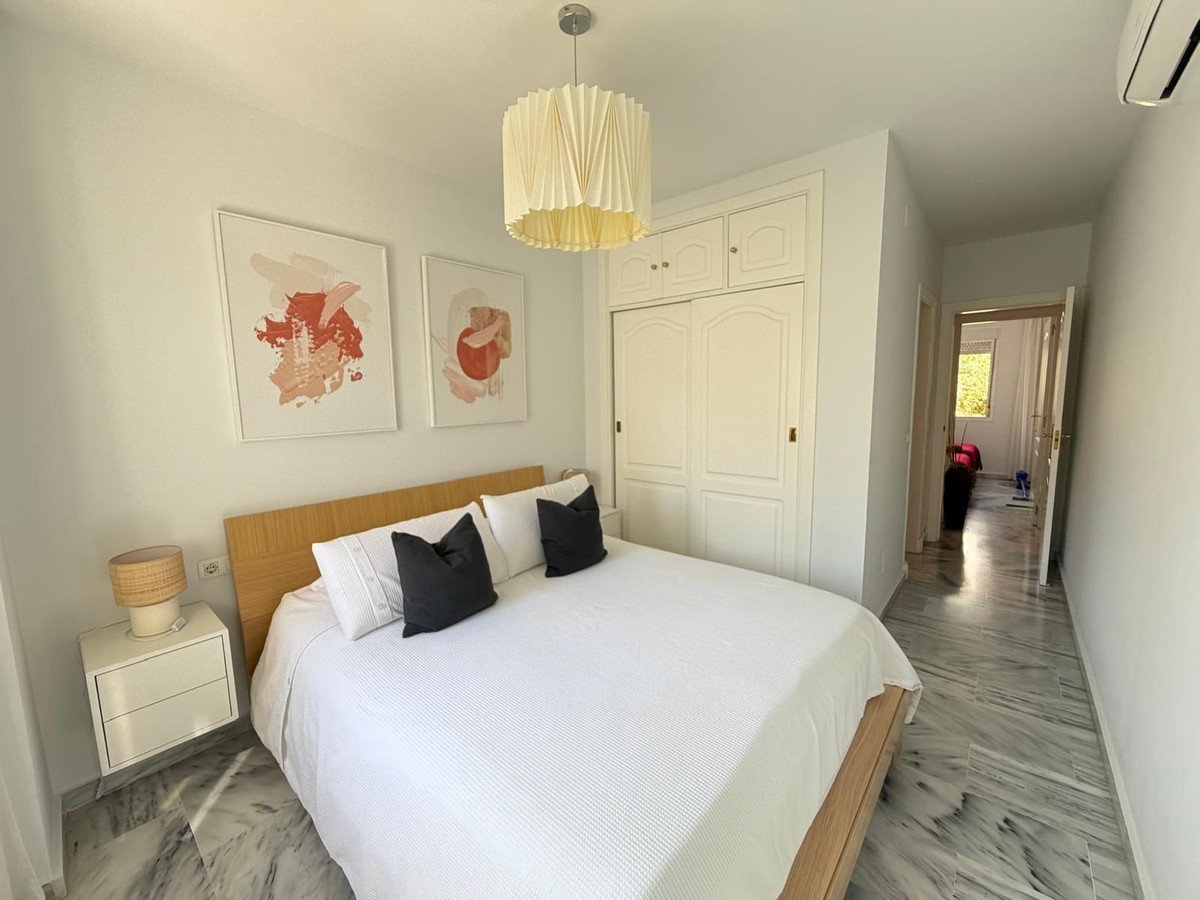2 Bed Middle Floor Apartment in Estepona