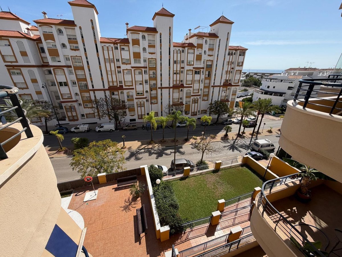 2 Bed Middle Floor Apartment in Estepona