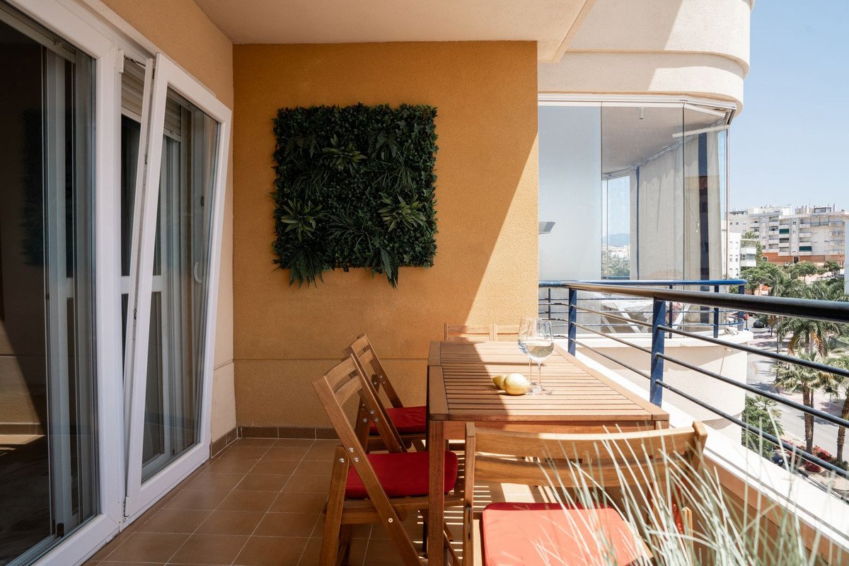 2 Bed Middle Floor Apartment in Estepona