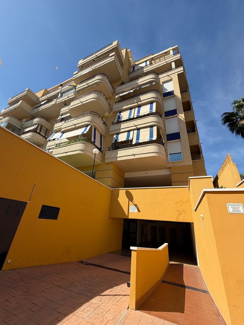 2 Bed Middle Floor Apartment in Estepona