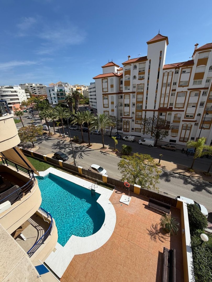 2 Bed Middle Floor Apartment in Estepona