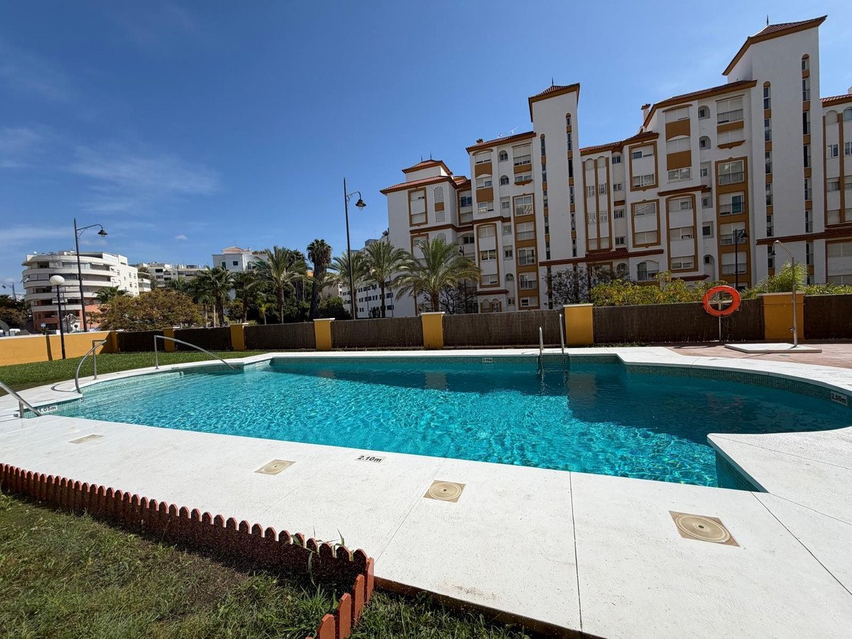 2 Bed Middle Floor Apartment in Estepona