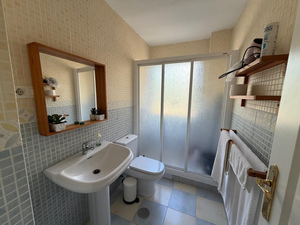 2 Bed Middle Floor Apartment in Estepona