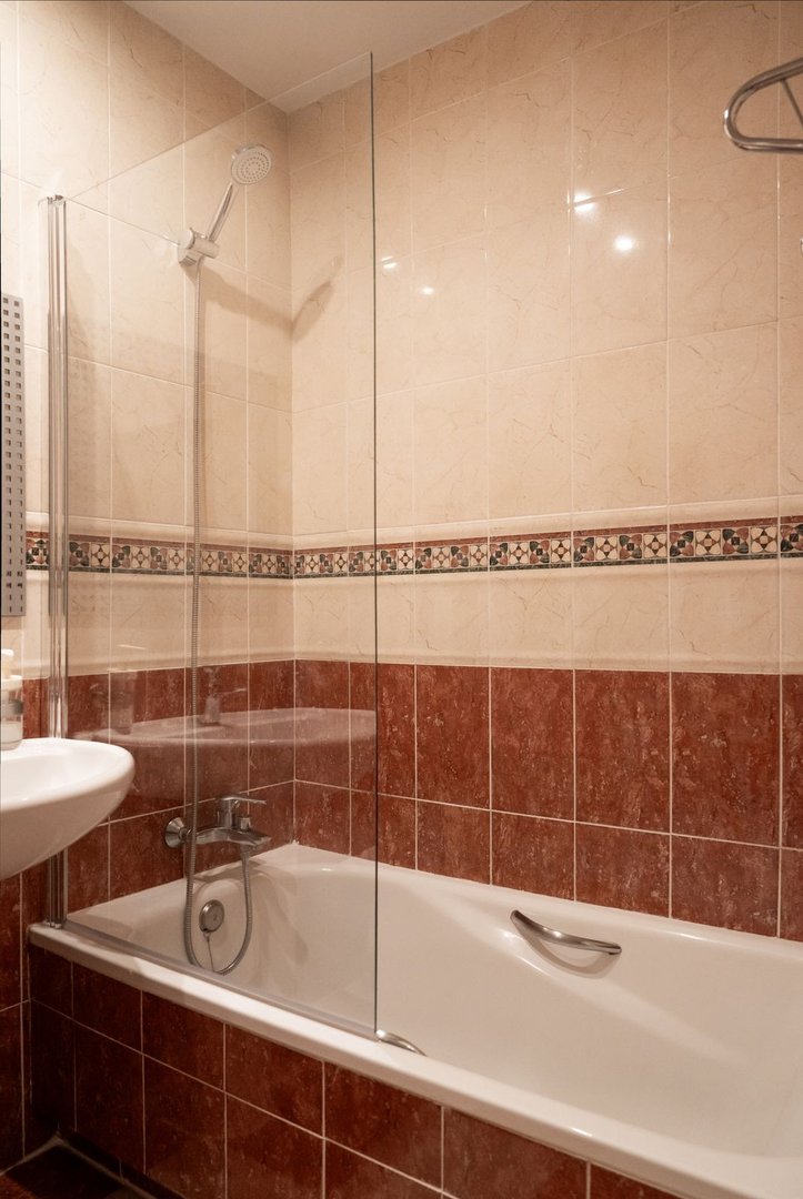2 Bed Middle Floor Apartment in Estepona