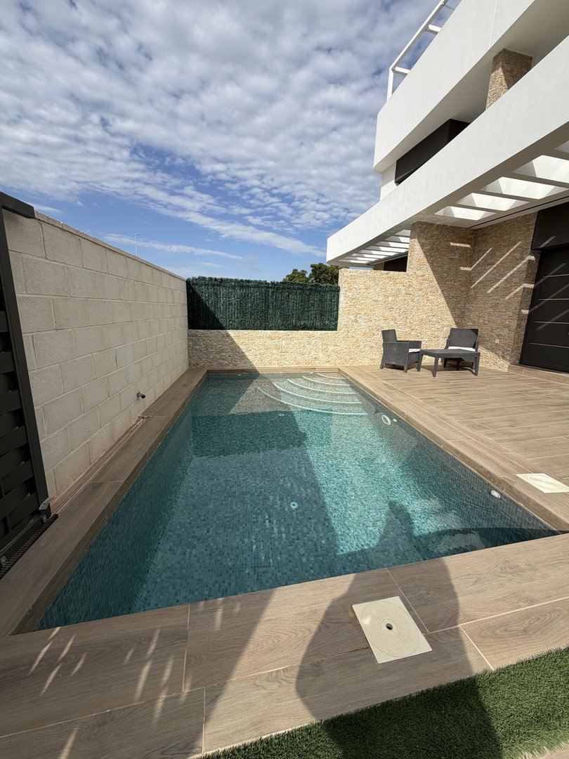 2 Bed Quad in Los Montesinos