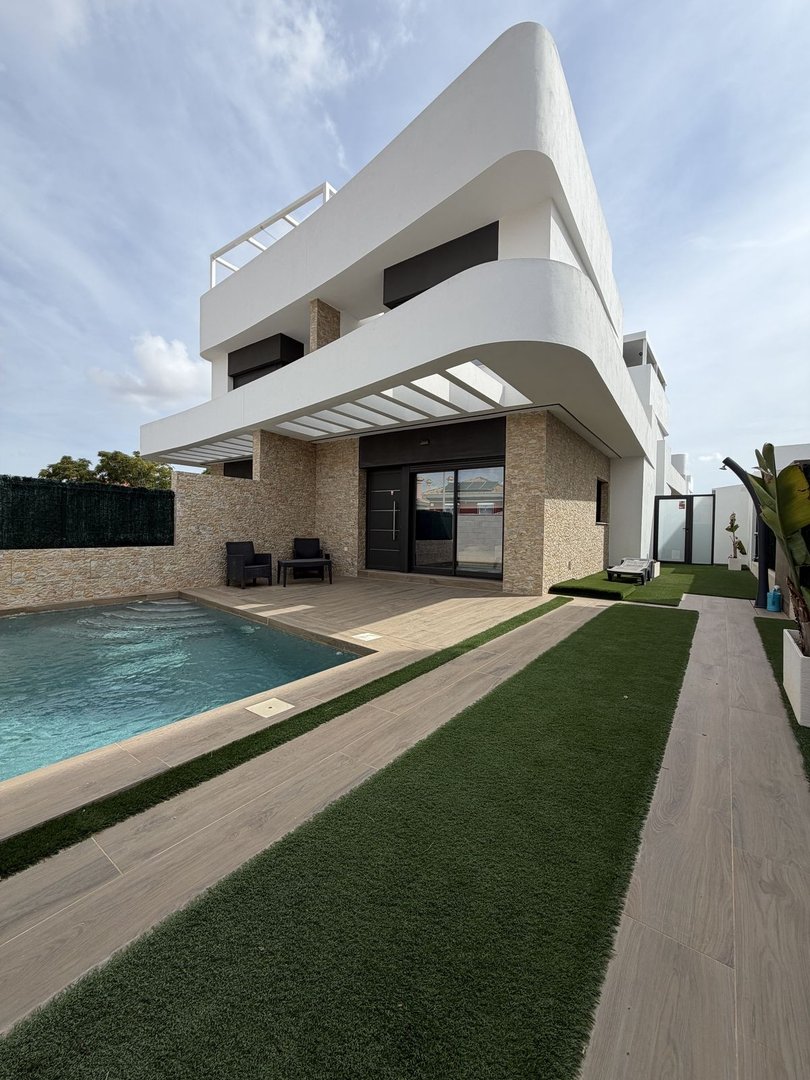 2 Bed Quad in Los Montesinos
