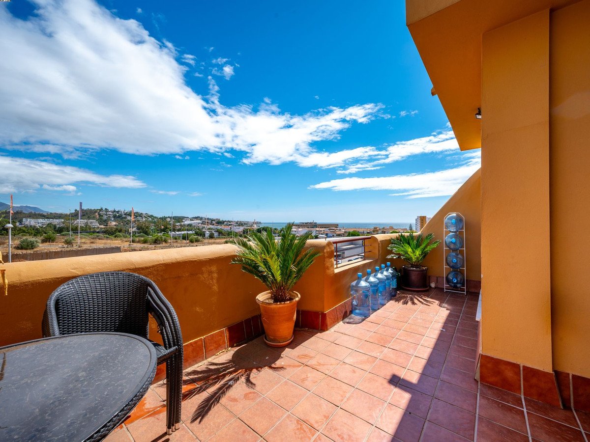 2 Bed Middle Floor Apartment in La Cala de Mijas
