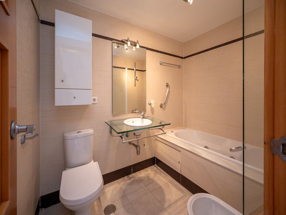 2 Bed Middle Floor Apartment in La Cala de Mijas