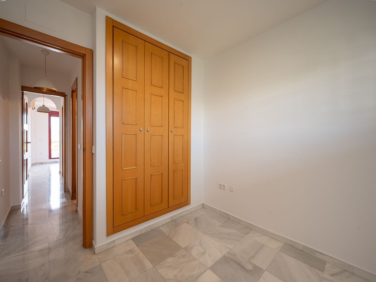 2 Bed Middle Floor Apartment in La Cala de Mijas