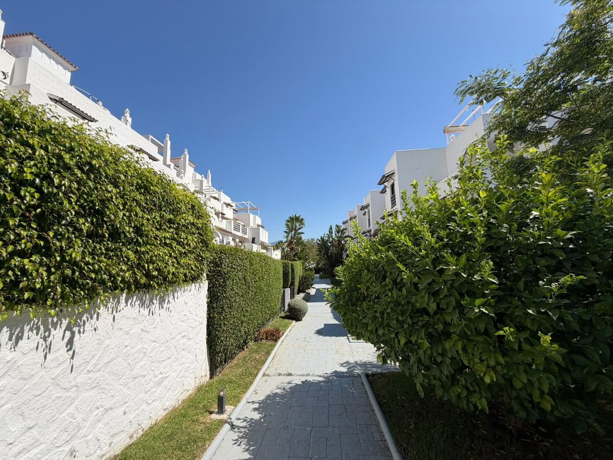 2 Bed Ground Floor Apartment in Selwo