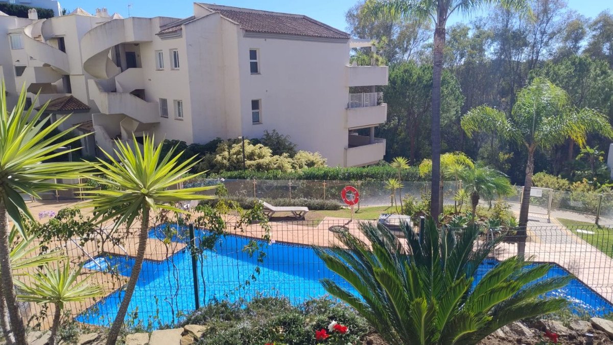 3 Bed Middle Floor Apartment in Elviria