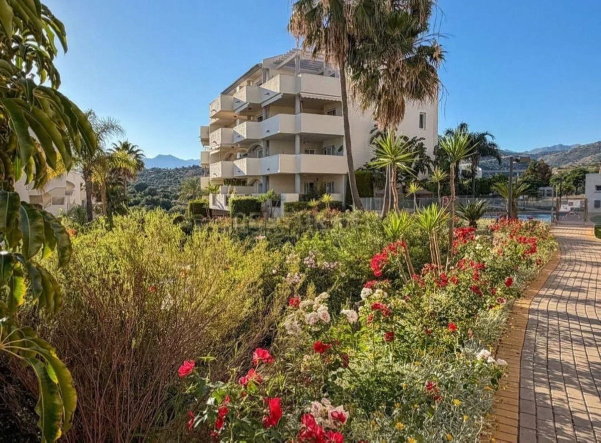 3 Bed Middle Floor Apartment in Elviria