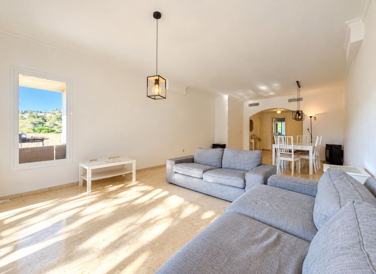 3 Bed Middle Floor Apartment in Elviria