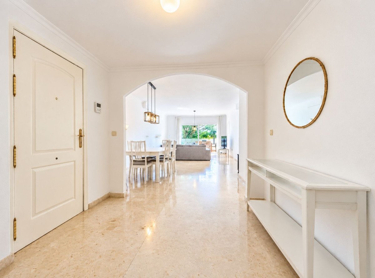 3 Bed Middle Floor Apartment in Elviria