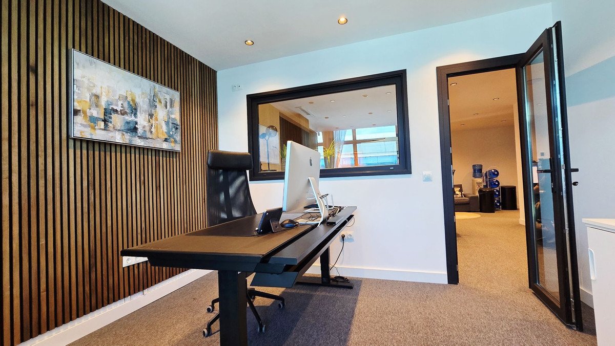 Office in Puerto Banús