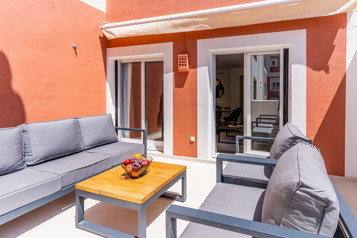2 Bed Middle Floor Apartment in Estepona