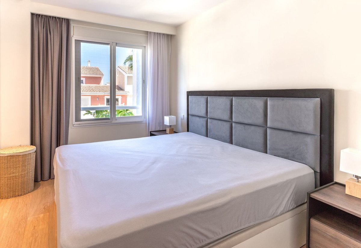 2 Bed Middle Floor Apartment in Estepona